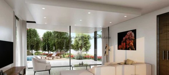 4 bedrooms Villa in Chloraka, Cyprus No. 1056 2