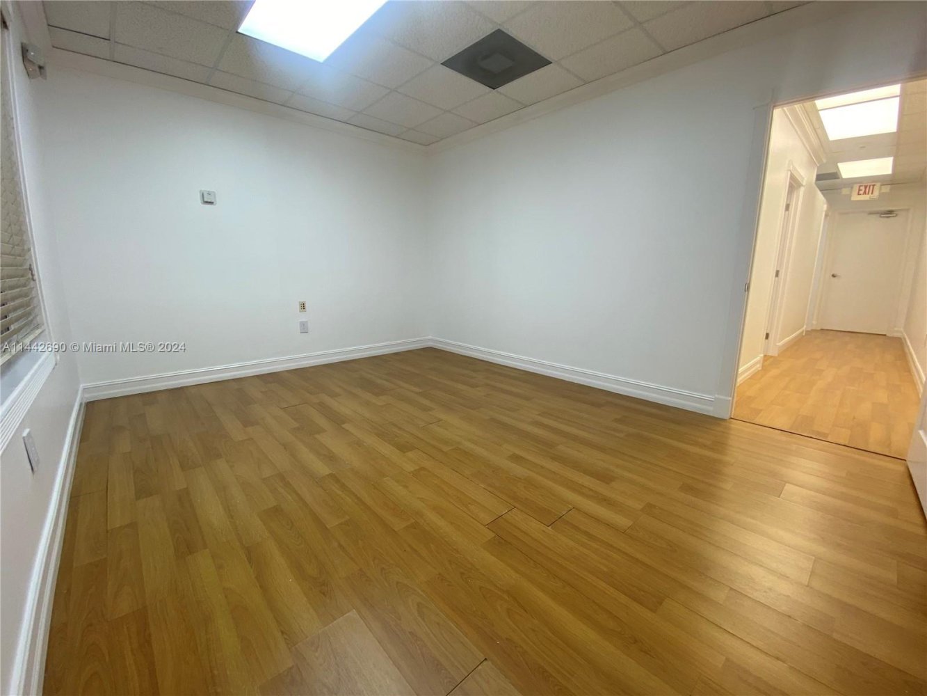 bureau à louer à Miami, Miami-Dade, Florida, USA № 613258