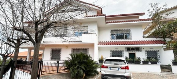 3 rooms Apartment in San Giovanni Teatino, Italy No. 167993 10