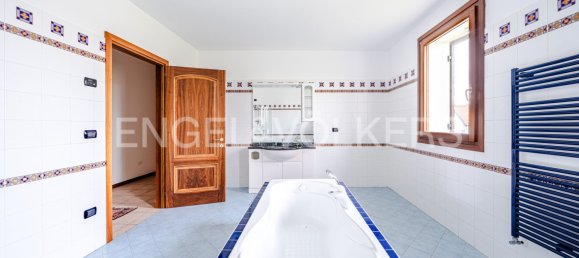 4 bedrooms House in Casier, Italy No. 105250 25