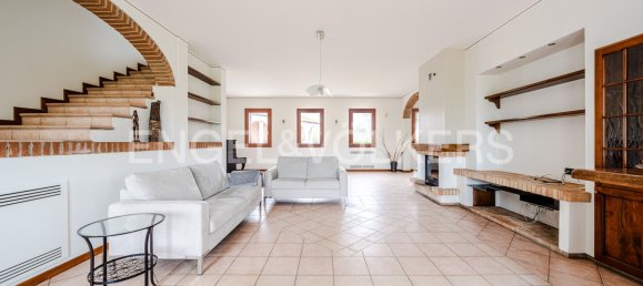 4 bedrooms House in Casier, Italy No. 105250 16