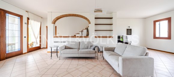 4 bedrooms House in Casier, Italy No. 105250 26