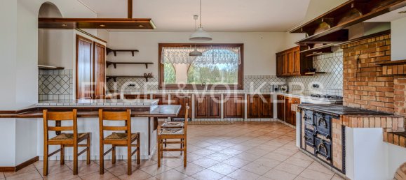 4 bedrooms House in Casier, Italy No. 105250 20