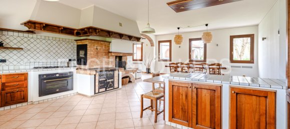 4 bedrooms House in Casier, Italy No. 105250 28