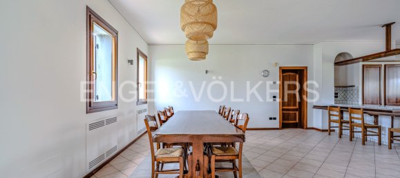 4 bedrooms House in Casier, Italy No. 105250 17