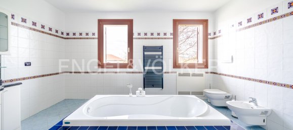 4 bedrooms House in Casier, Italy No. 105250 22