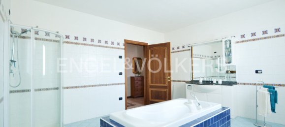 4 bedrooms House in Casier, Italy No. 105250 10