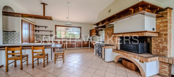 4 bedrooms House in Casier, Italy No. 105250 19