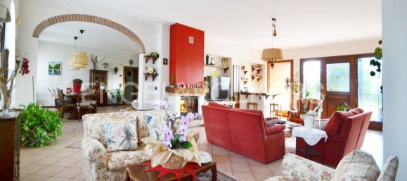 4 bedrooms House in Casier, Italy No. 105250 2