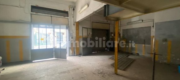 Propiedad comercial de 3 habitaciónes en San Giorgio a Cremano, Italy No. 131880 3