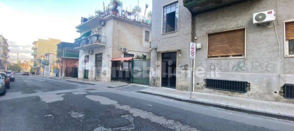 Propiedad comercial de 3 habitaciónes en San Giorgio a Cremano, Italy No. 131880 2