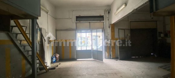 Propiedad comercial de 3 habitaciónes en San Giorgio a Cremano, Italy No. 131880 4