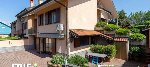 Villa de 5 dormitorios en Lainate, Italy No. 360754 2