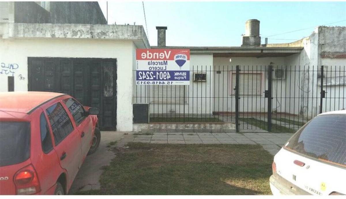 2 bedrooms House in Almirante Brown, Argentina No. 79973