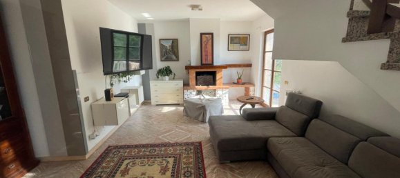 3 bedrooms Villa in Carrara, Italy No. 50903 7