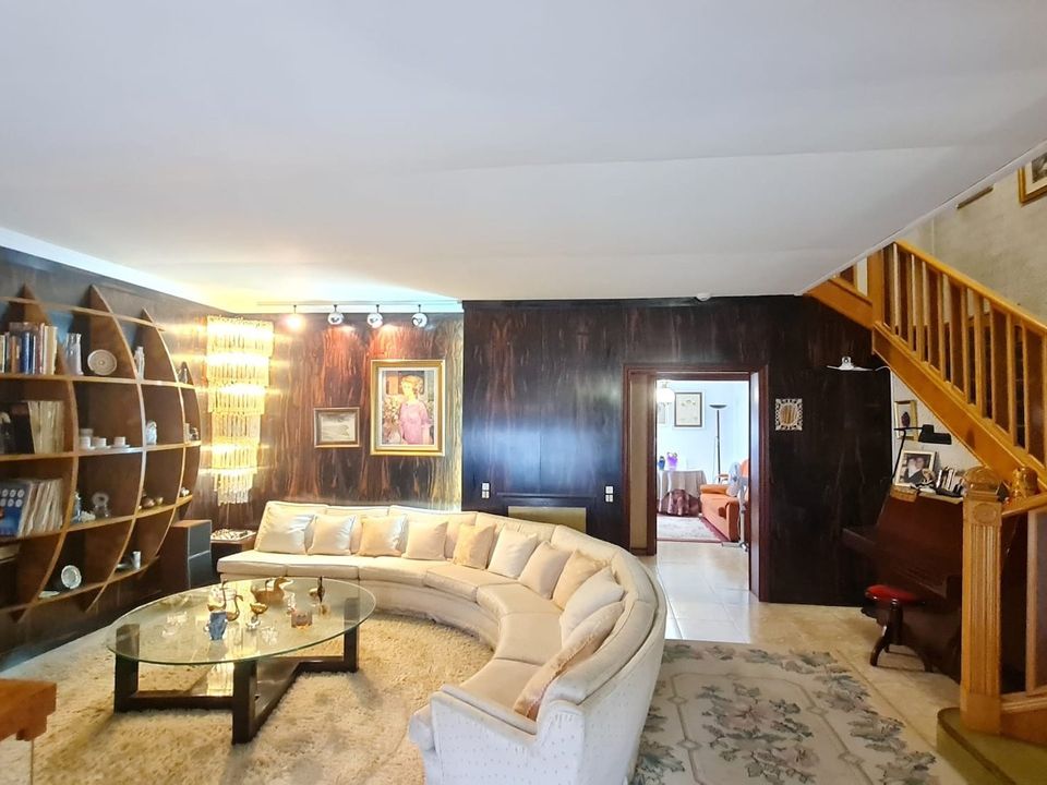 4 bedrooms Building in Elda, Spain No. 228469