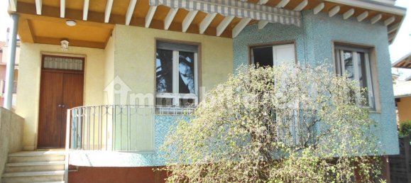 3 bedrooms Apartment in Carugo, Italy No. 310257 3