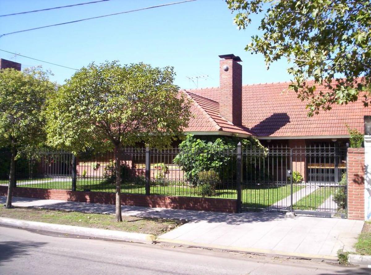 5 bedrooms House in Almirante Brown, Argentina No. 79853