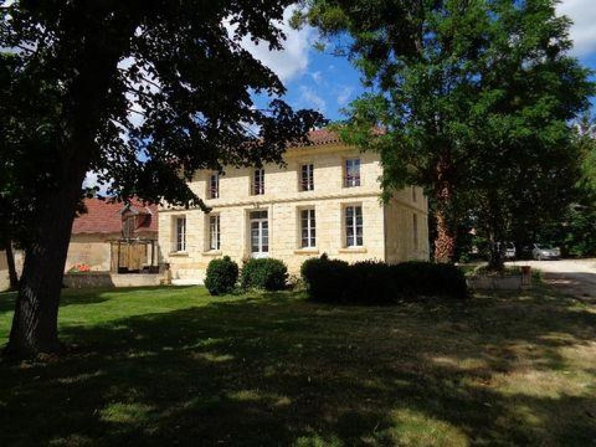 225m² Factory in Bergerac, France No. 18101