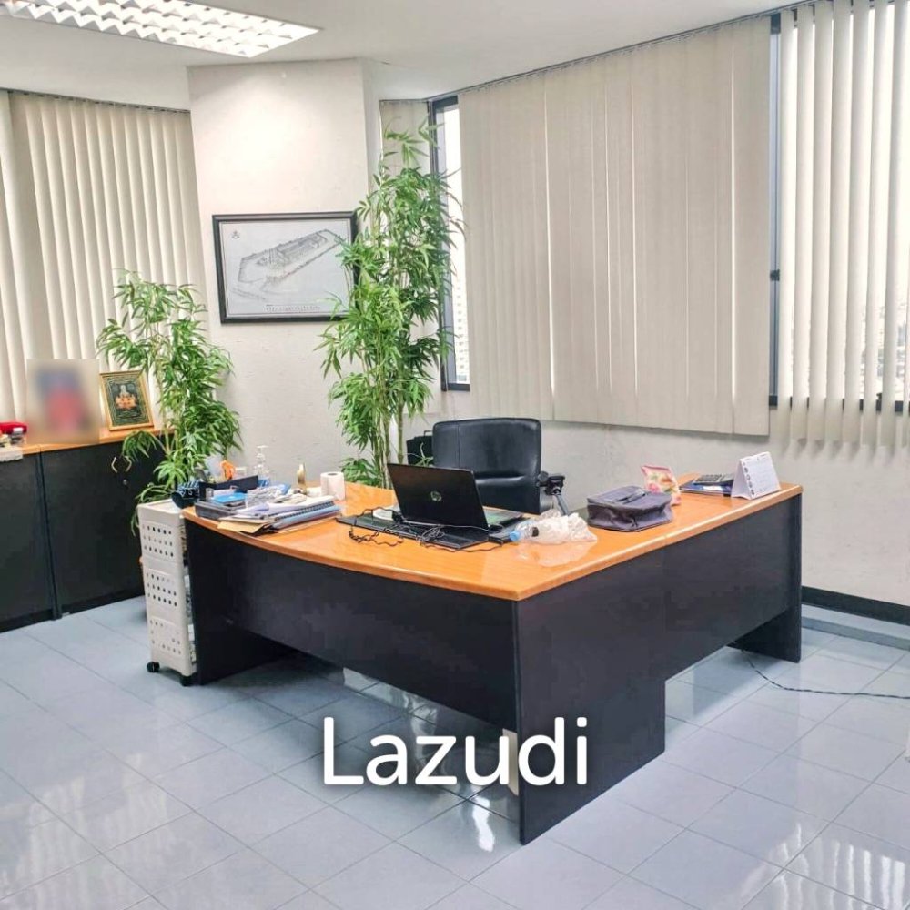 251.43m² Office in Bang Na, Thailand No. 25616