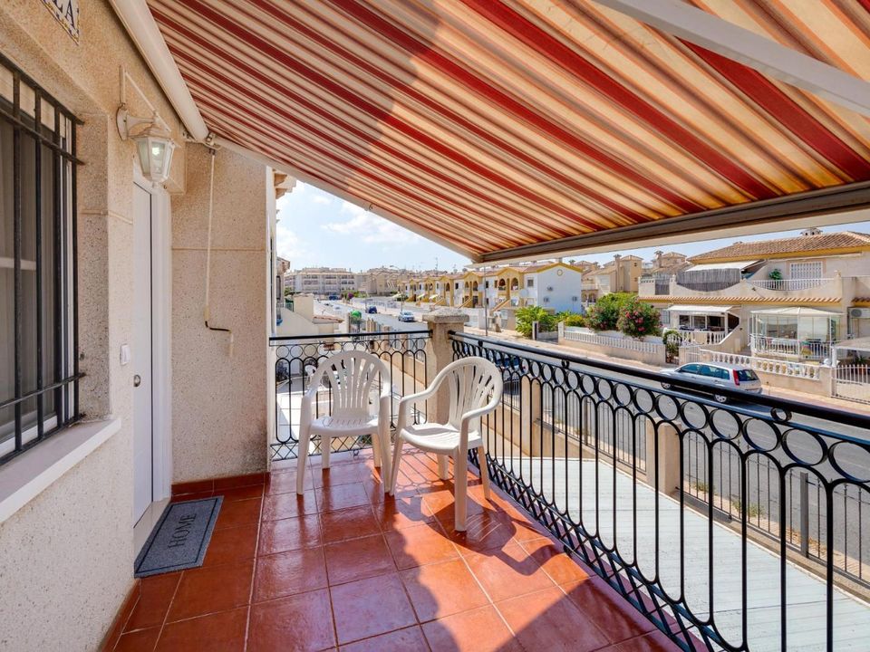 Bungalow de 2 dormitorios en Alicante, Spain No. 178134