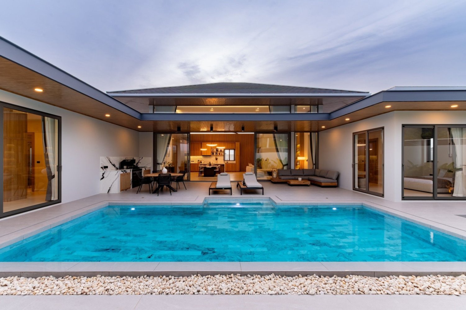 Villa de 4 dormitorios en Hua Hin, Thailand No. 75985