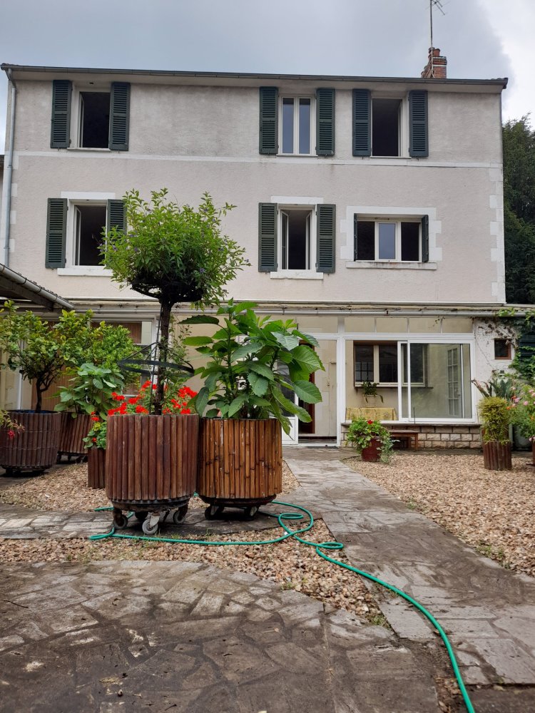 Casa de 6 dormitorios en Neuvy-sur-Loire, France No. 199723