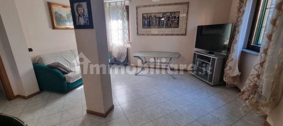 3 Schlafzimmer Wohnung in Limbiate, Italy, Nr. 341499 4