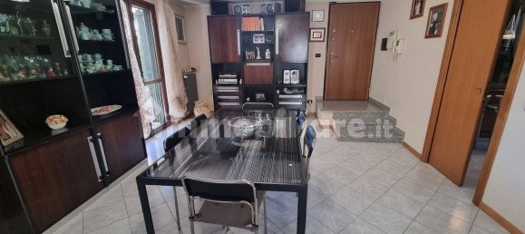 3 Schlafzimmer Wohnung in Limbiate, Italy, Nr. 341499 8