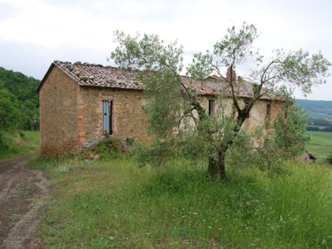 10 rooms House in Magione, Italy No. 134768