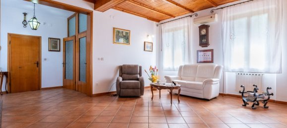 9-salle Villa à Pisa, Italy No. 52049 3