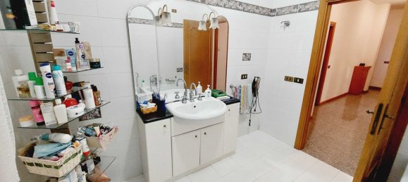 Casa de 11 habitaciónes en Fermo, Italy No. 128542 10