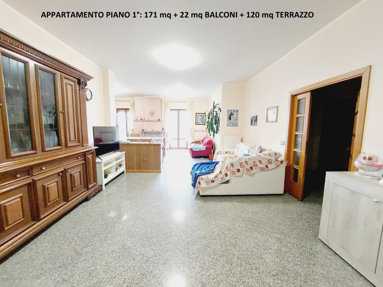 Casa de 11 habitaciónes en Fermo, Italy No. 128542