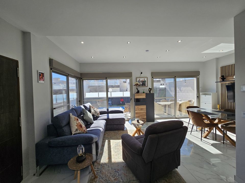 4 bedrooms Villa in Alicante, Spain No. 176062