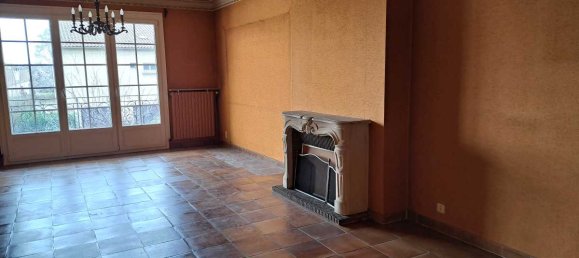 2 bedrooms House in Avignon, France No. 192999 3