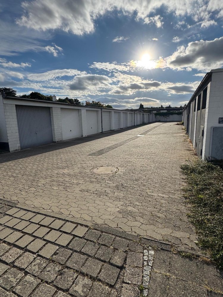  موقف سيارات في Braunschweig, Germany رقم 324259