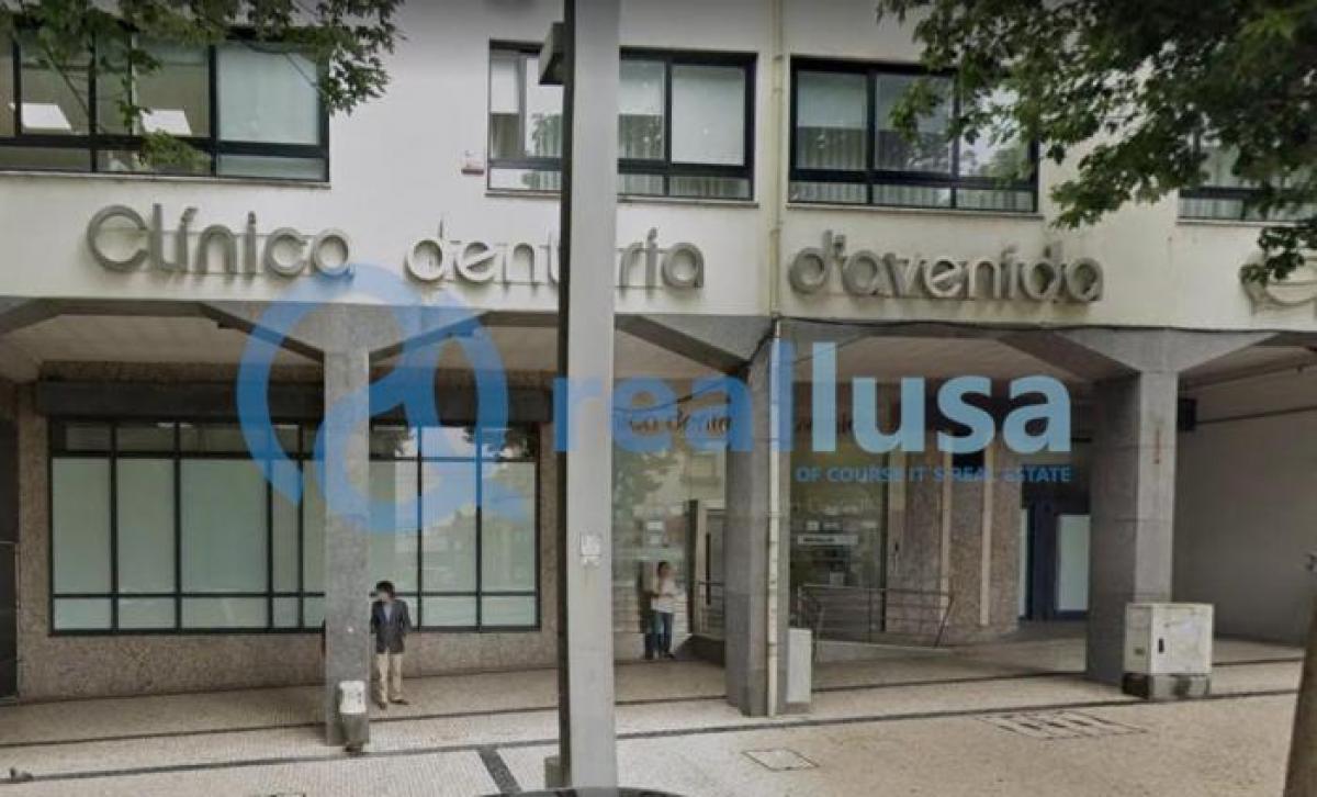 Tienda en Vila Nova de Gaia, Portugal 1422 m² No. 8045