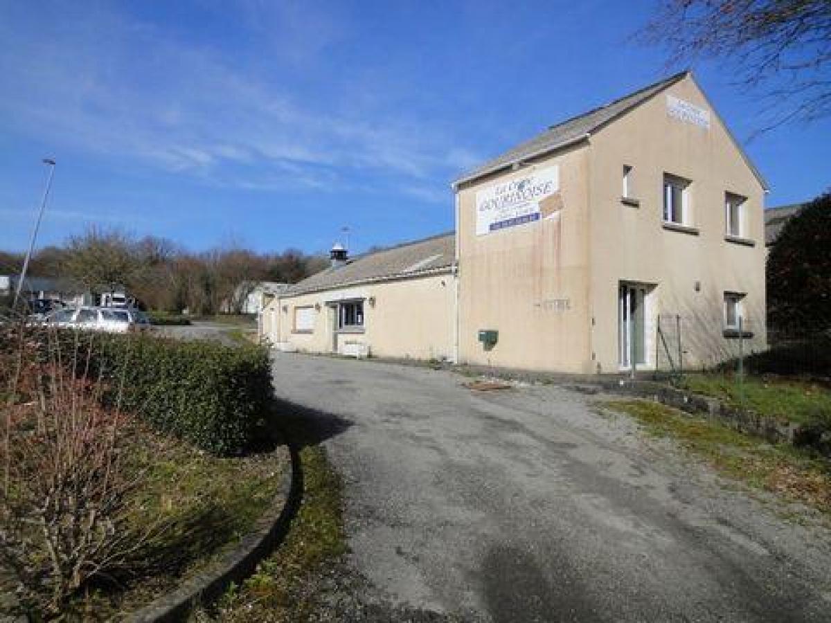180m² Office in Gourin, France No. 17888