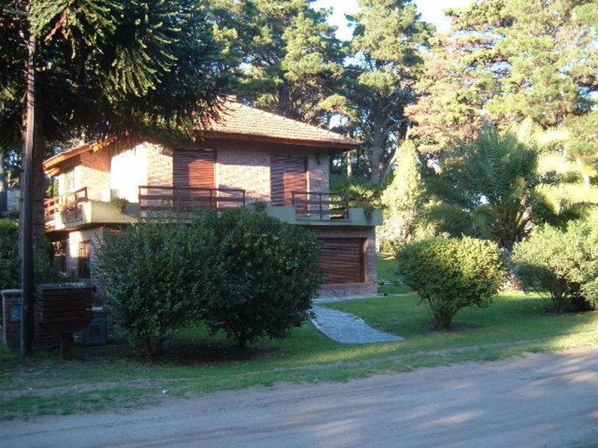 5 bedrooms House in Mar del Plata, Argentina No. 84196
