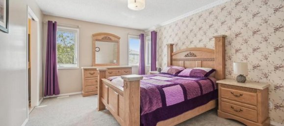 5 bedrooms House in Alberta, Canada No. 1192 12