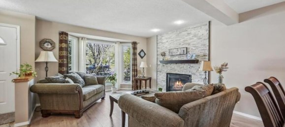 5 bedrooms House in Alberta, Canada No. 1192 4