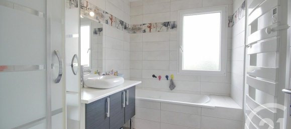 5 chambres Maison à La Chapelle-Saint-Martin-en-Plaine, France No. 323943 8