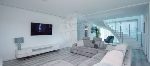 5 bedrooms House in Porto Salvo, Portugal No. 43028 33