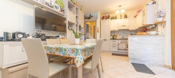 3 rooms Apartment in Rome, Italy No. 83385 2