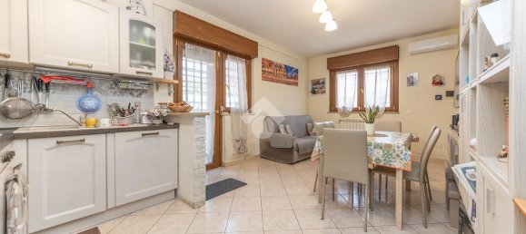 3 rooms Apartment in Rome, Italy No. 83385 4