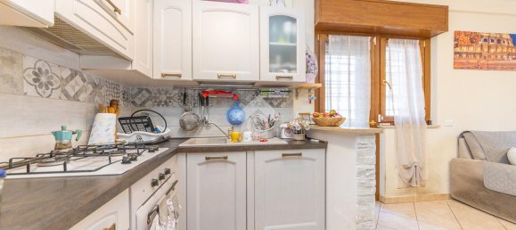 3 rooms Apartment in Rome, Italy No. 83385 5