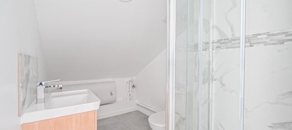 Studio in Paris, France No. 184032 7