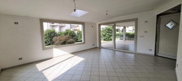 13 bedrooms Villa in Gozzano, Italy No. 379019 4