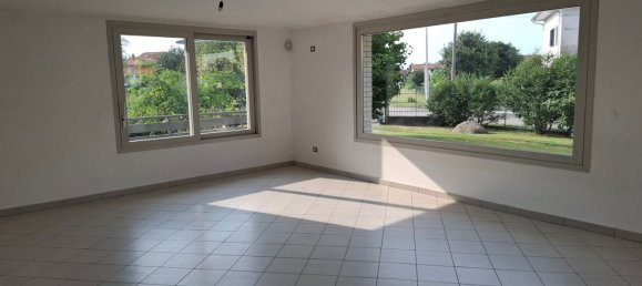 13 bedrooms Villa in Gozzano, Italy No. 379019 3