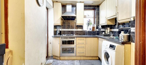 3 bedrooms Commercial property in Hayes, United Kingdom No. 5085 5